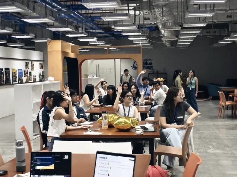 A full workshop room during a flagship event