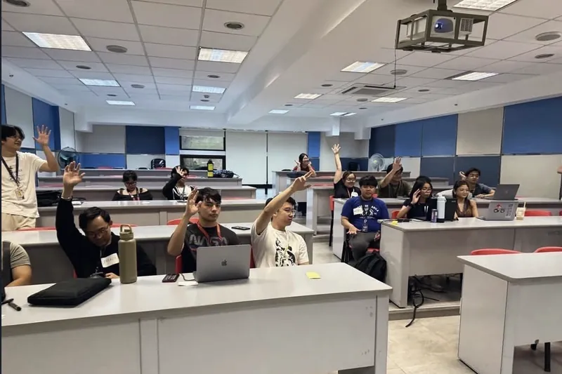 A full classroom during a Startup Spark talk